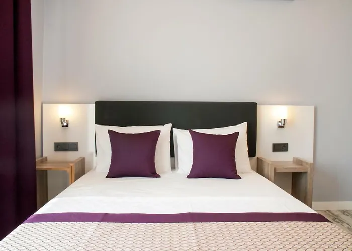 Hotel Af-ra 3*
